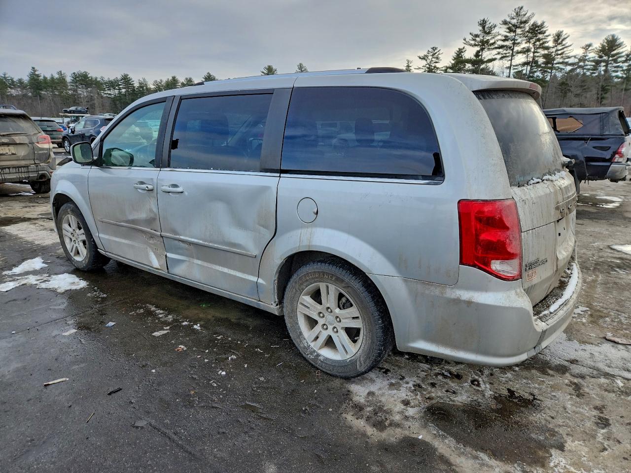2011 DODGE GRAND CARAVAN CREW photo 2