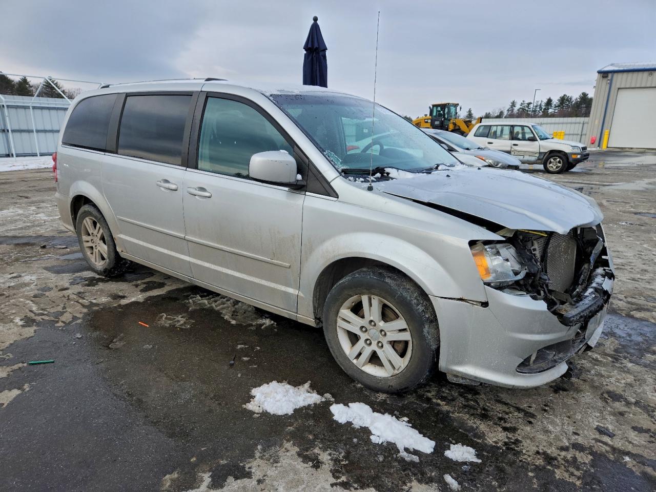 2011 DODGE GRAND CARAVAN CREW photo 4