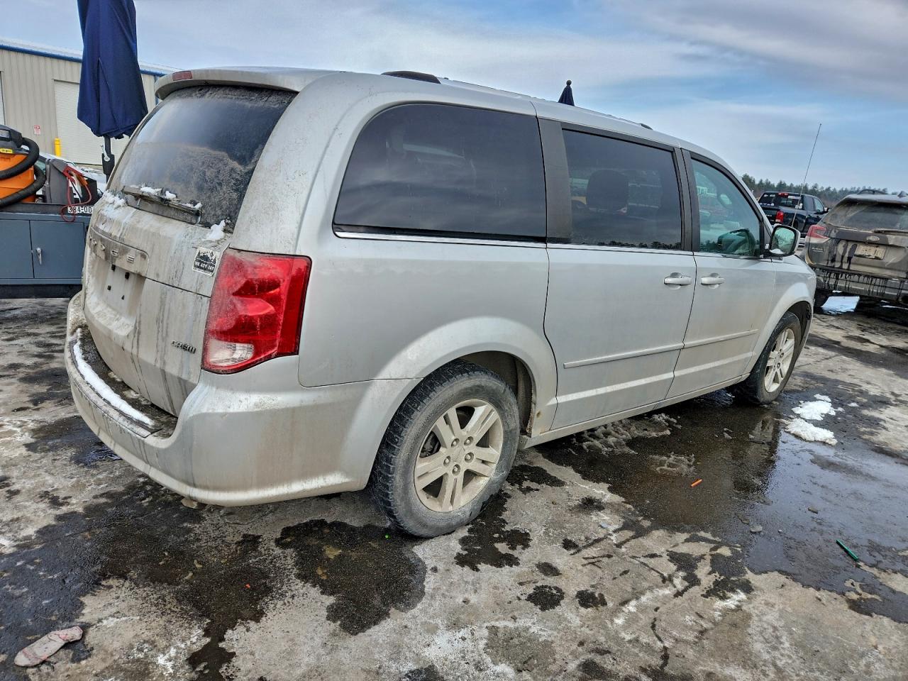 2011 DODGE GRAND CARAVAN CREW photo 3