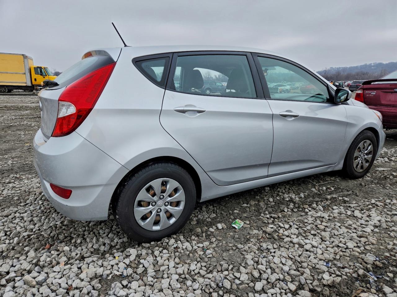 2017 HYUNDAI ACCENT SE photo 9