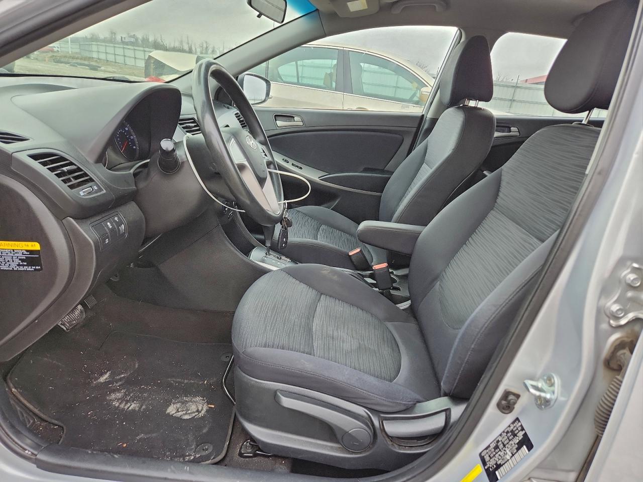 2017 HYUNDAI ACCENT SE photo 25