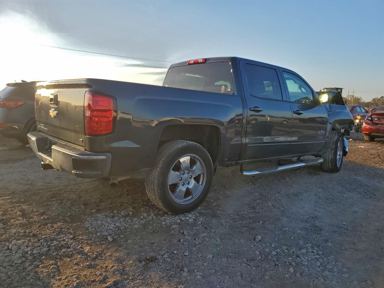 2017 CHEVROLET SILVERADO C1500 LT photo 3