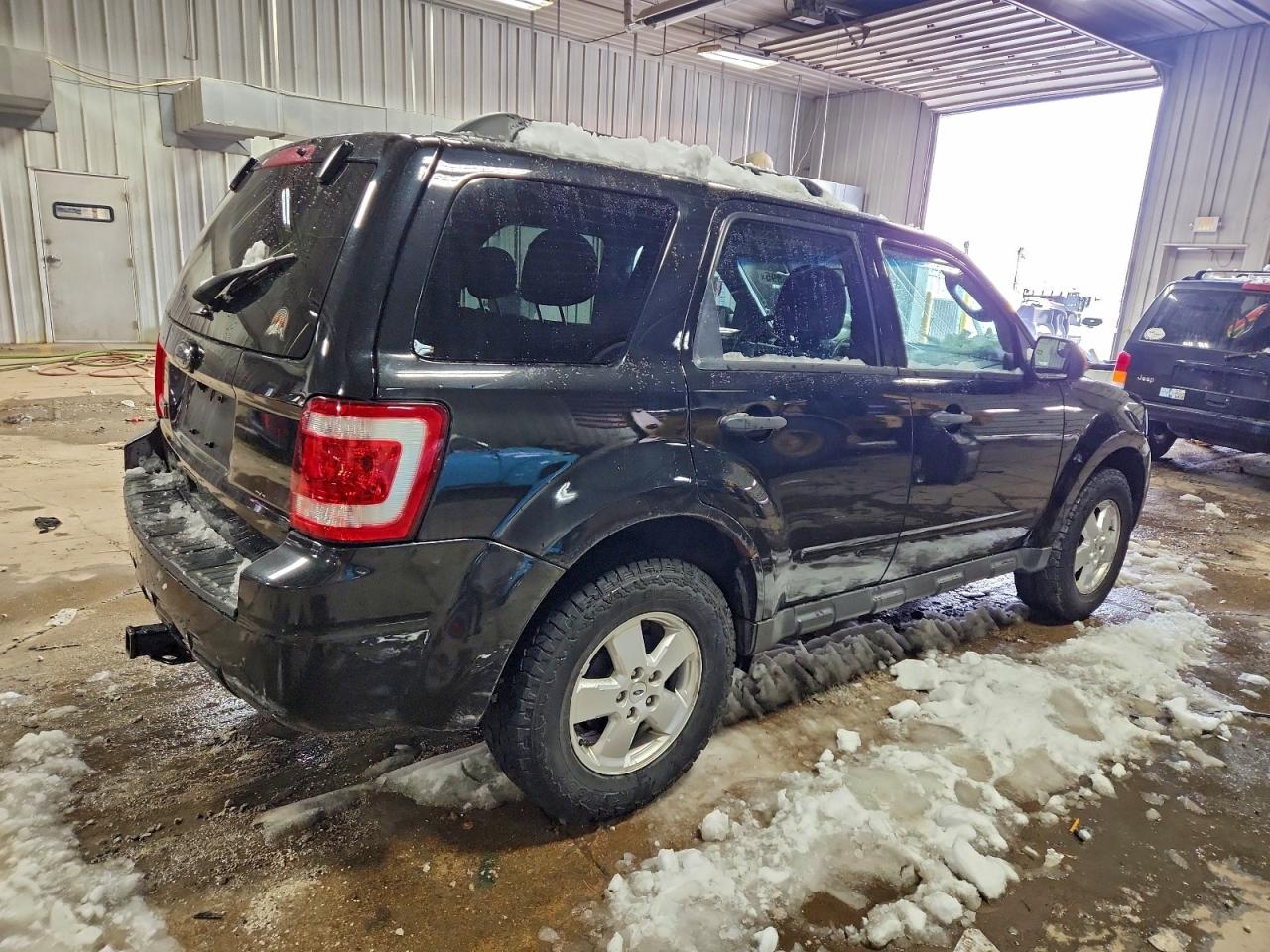2011 FORD ESCAPE photo 3