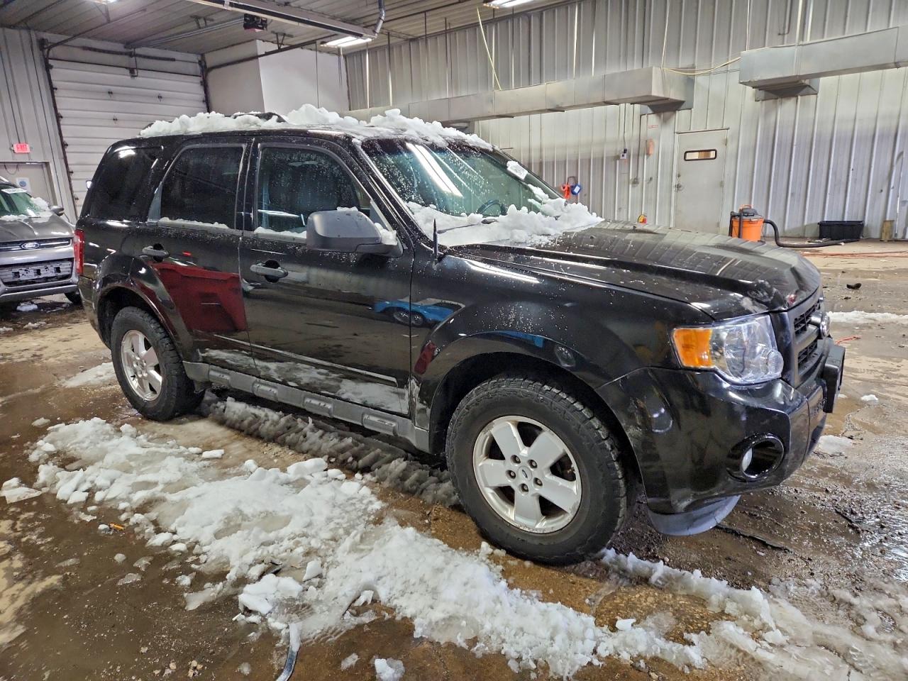 2011 FORD ESCAPE photo 4