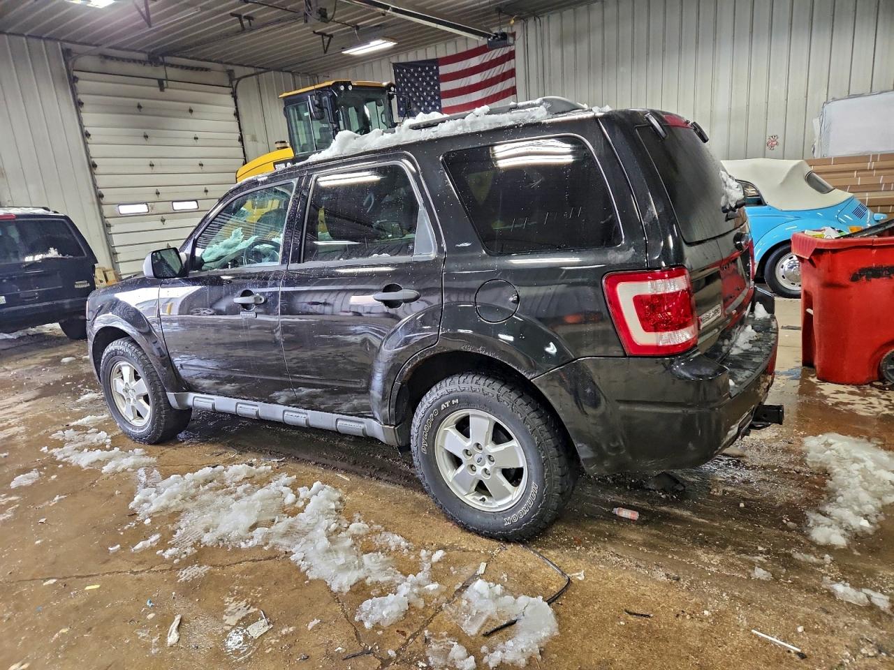 2011 FORD ESCAPE photo 2