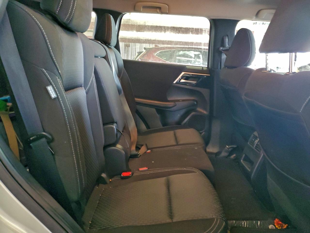 2024 MITSUBISHI OUTLANDER ES photo 41