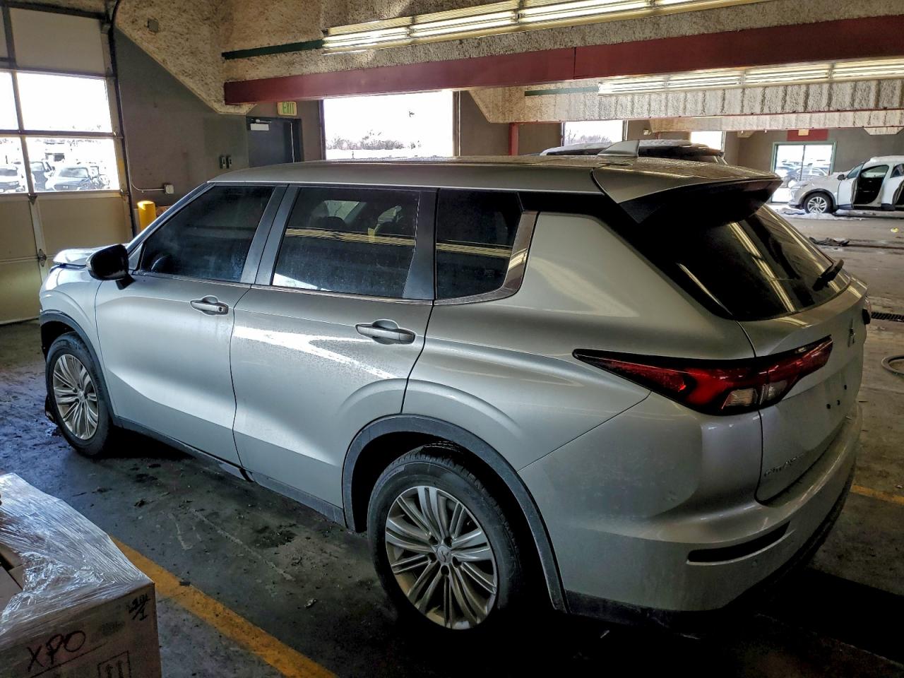 2024 MITSUBISHI OUTLANDER ES photo 5