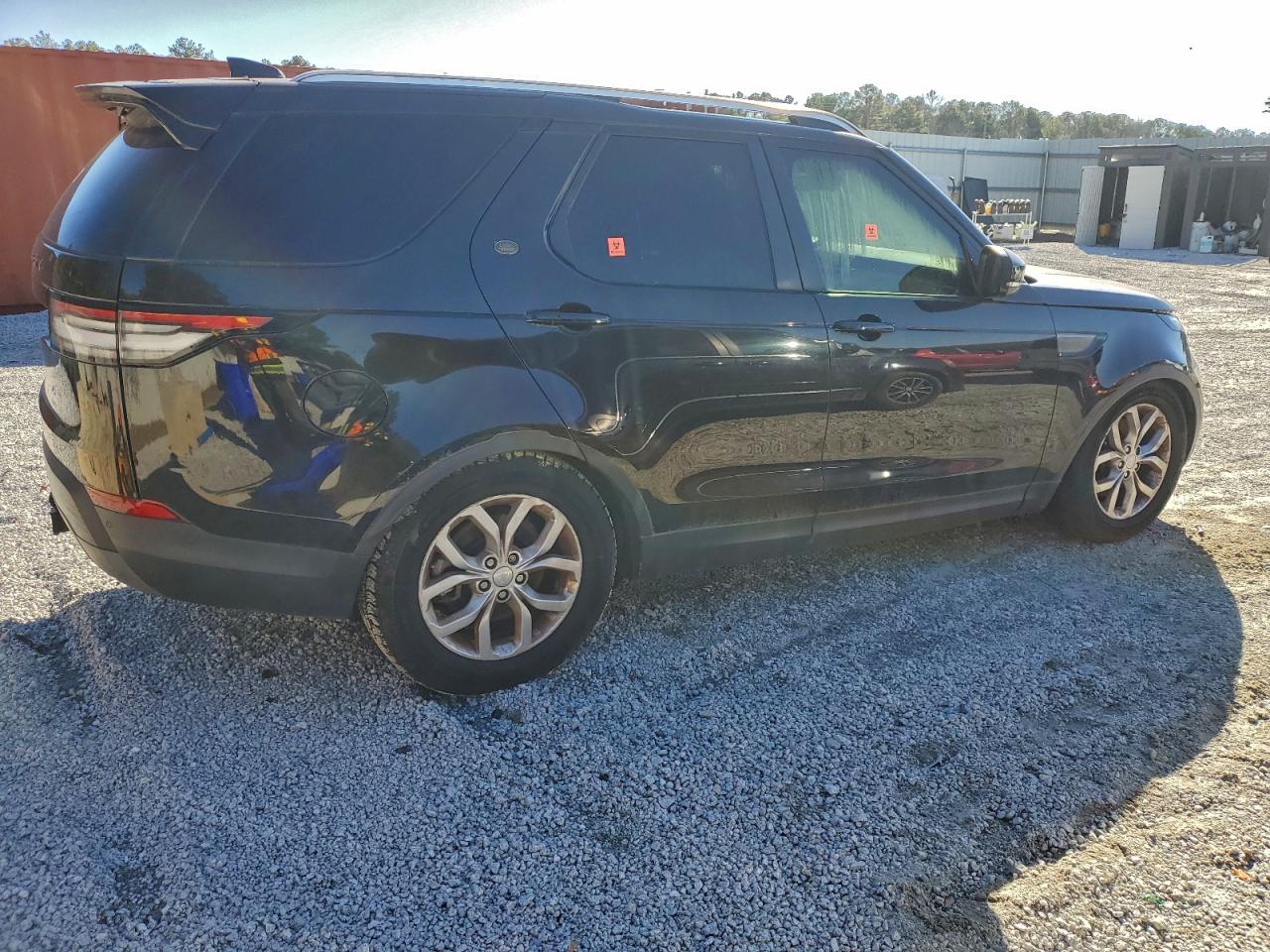 2017 LAND ROVER DISCOVERY SE photo 3