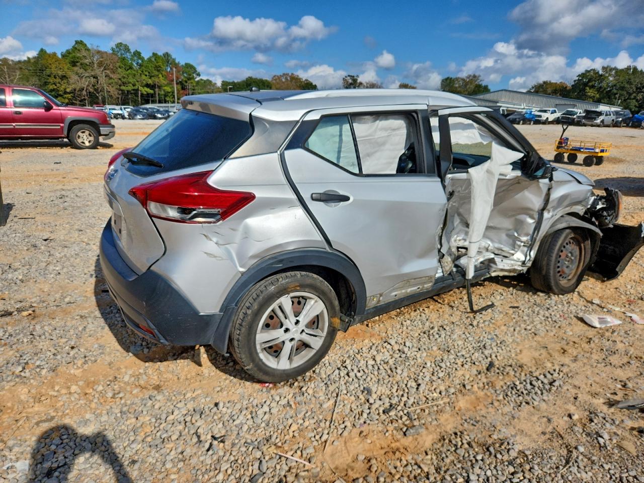 2019 NISSAN KICKS S photo 3