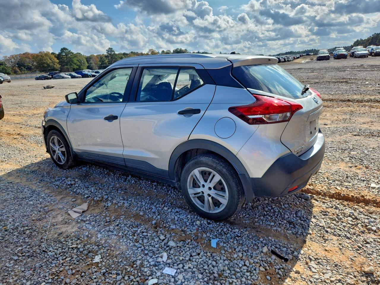 2019 NISSAN KICKS S photo 2