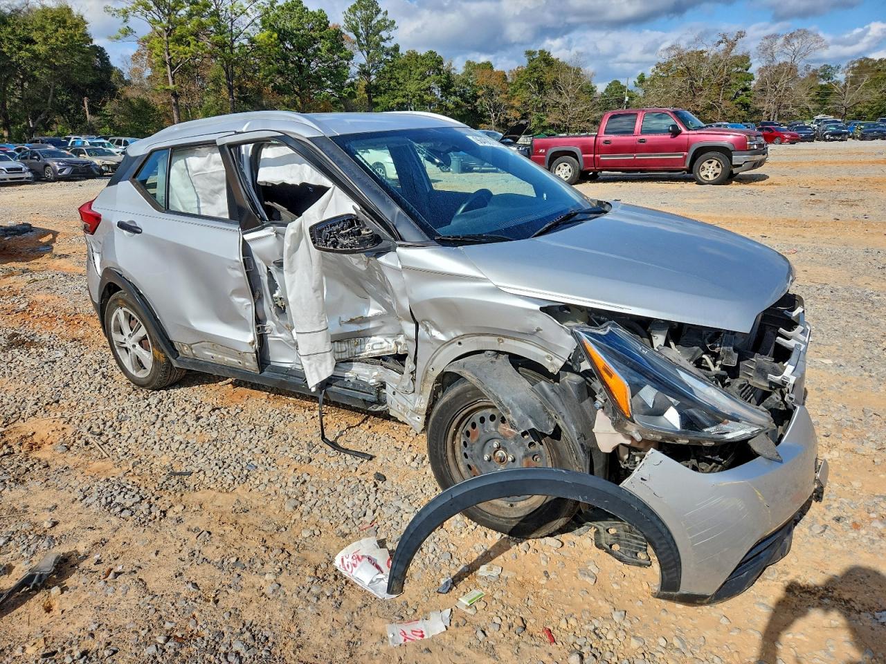 2019 NISSAN KICKS S photo 4