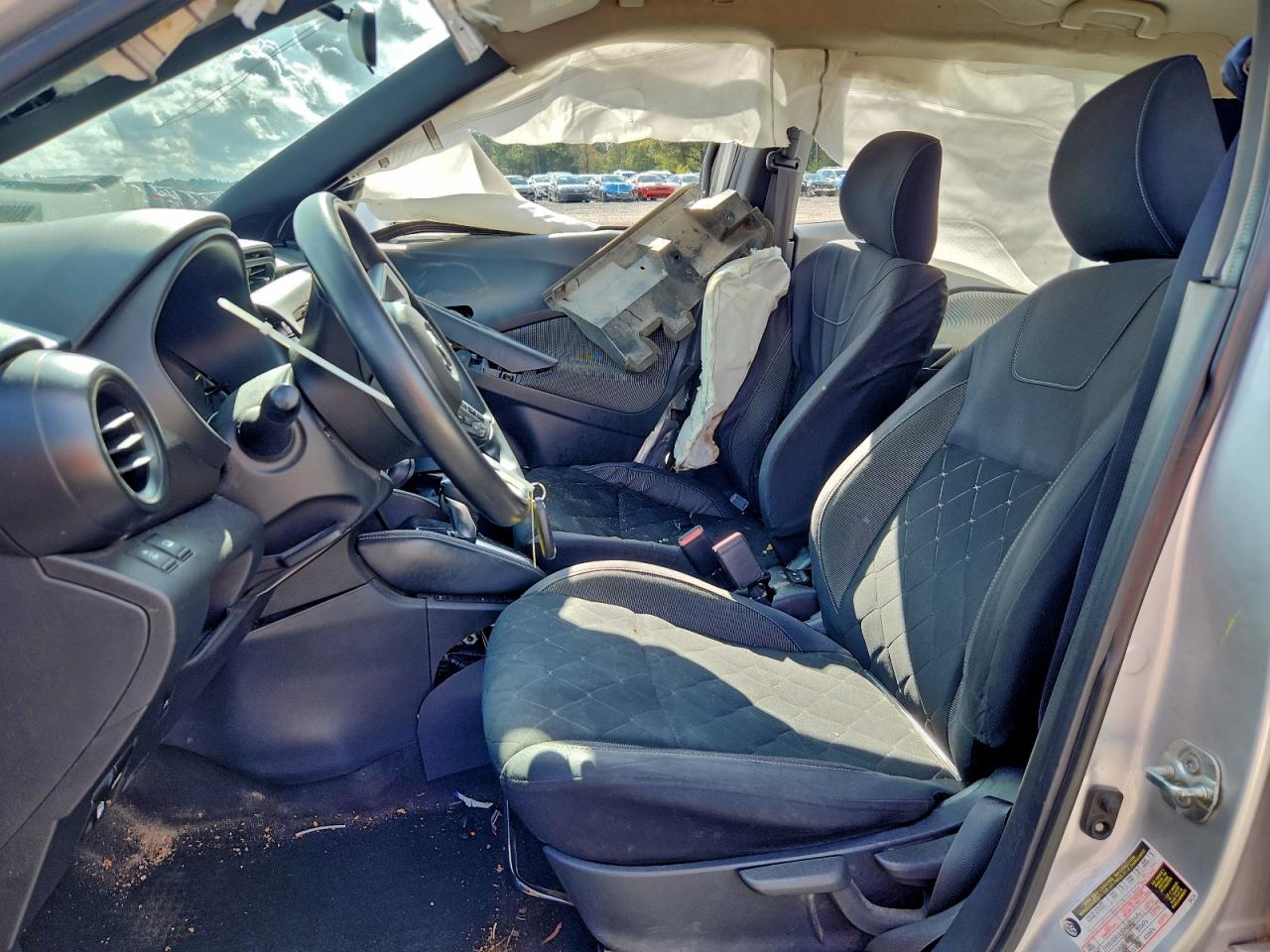 2019 NISSAN KICKS S photo 7