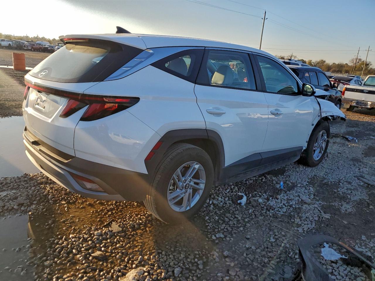 2025 HYUNDAI TUCSON SE photo 3