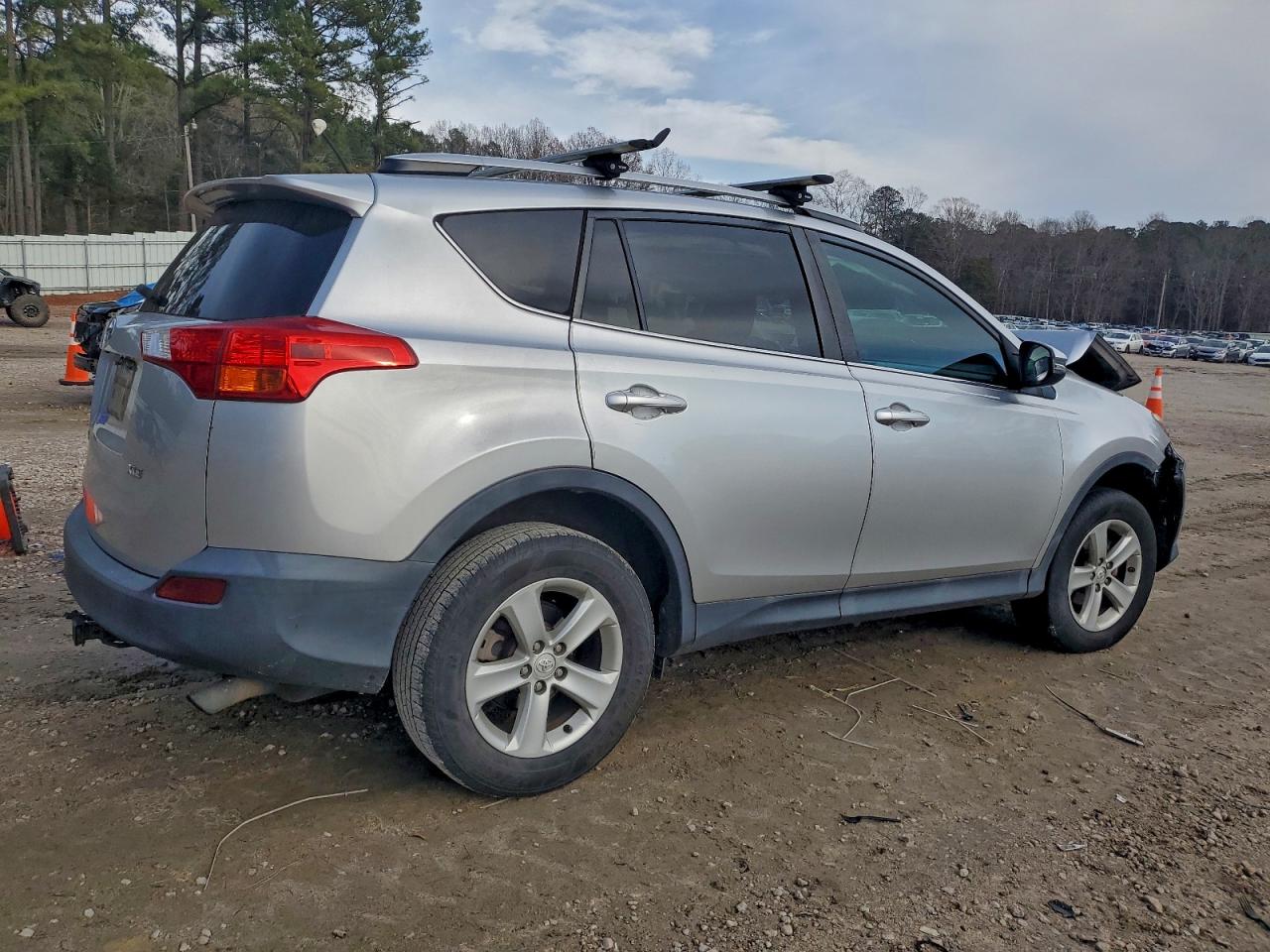 2014 TOYOTA RAV4 XLE photo 3