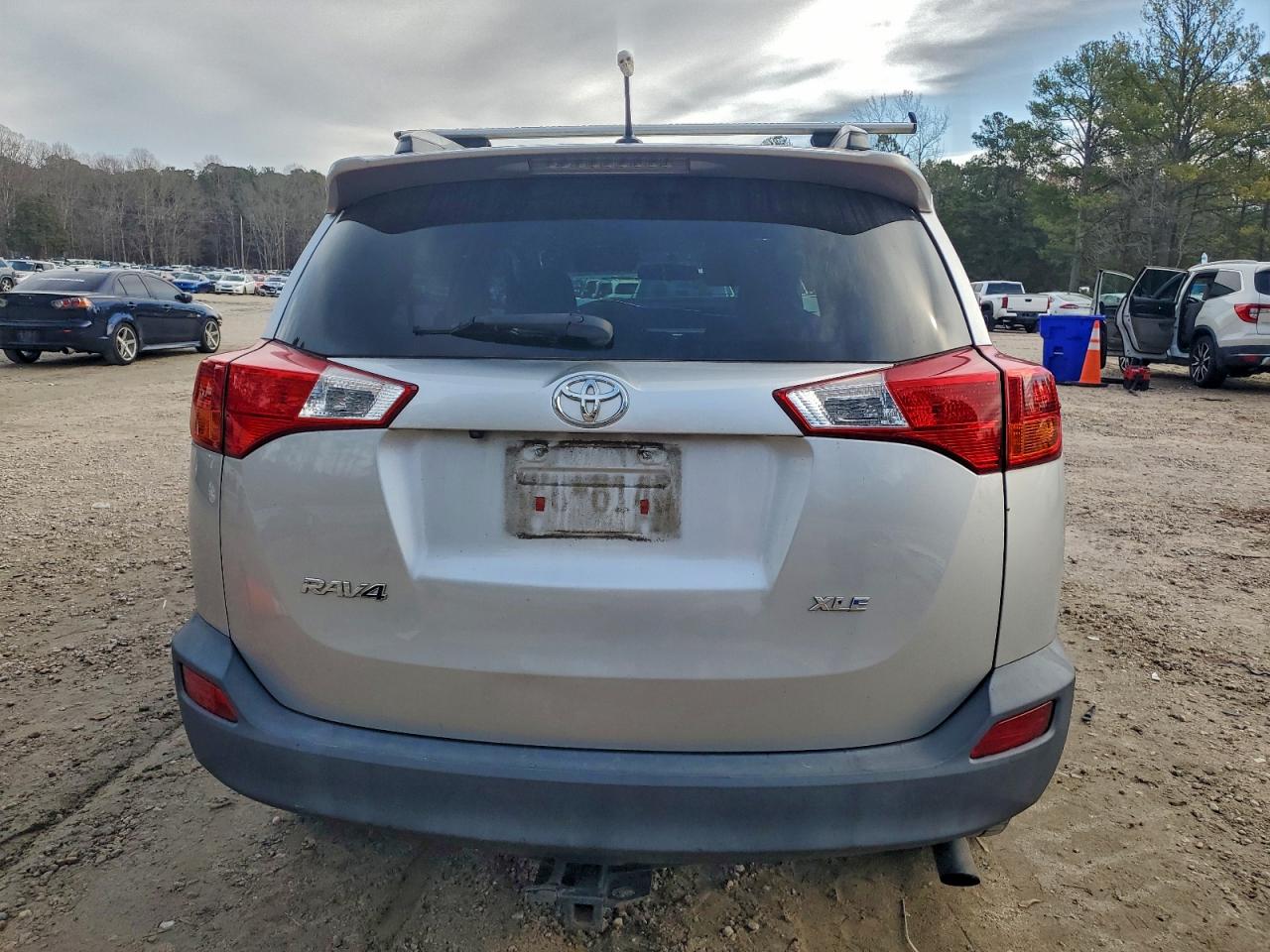 2014 TOYOTA RAV4 XLE photo 6