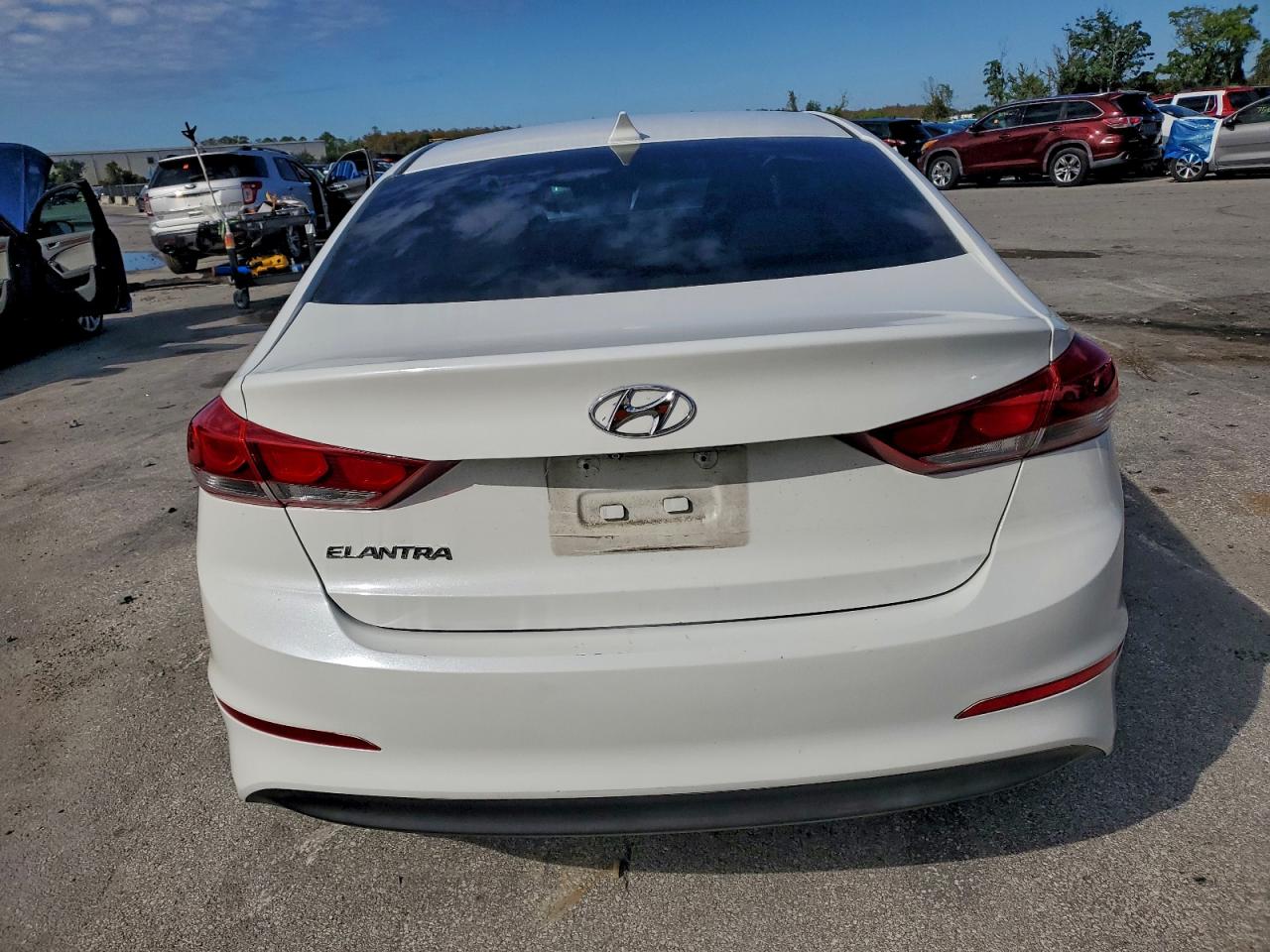 2017 HYUNDAI ELANTRA SE photo 6