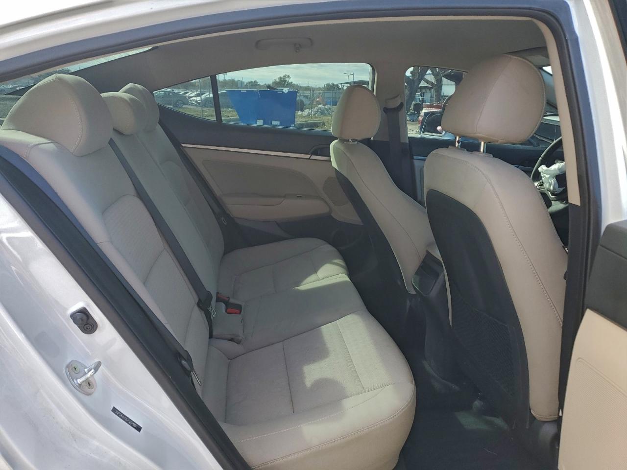 2017 HYUNDAI ELANTRA SE photo 10
