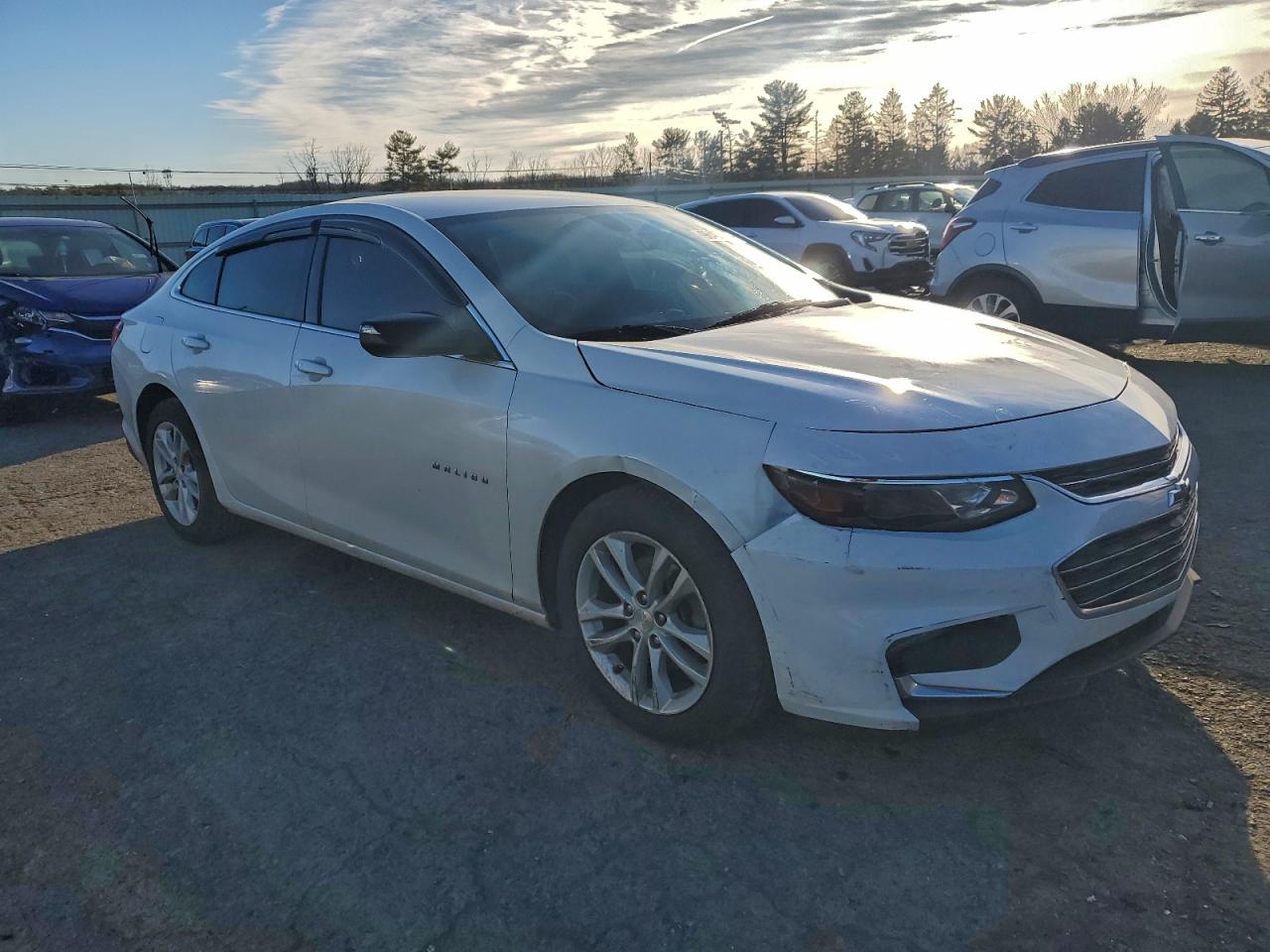 2016 CHEVROLET MALIBU LT photo 4