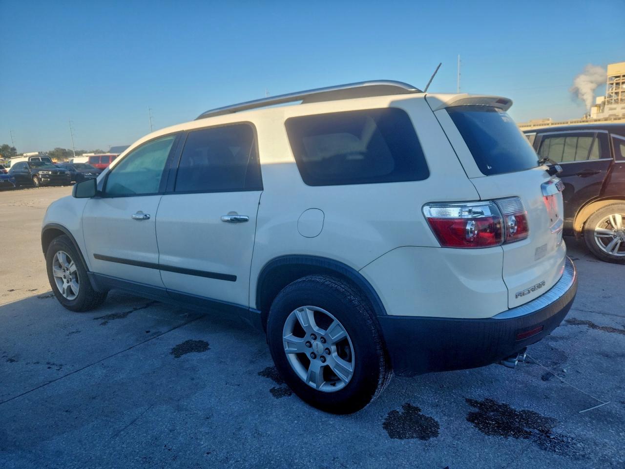 2009 GMC ACADIA SLE photo 2