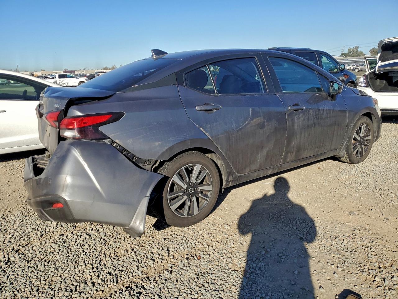 2021 NISSAN VERSA SV photo 3