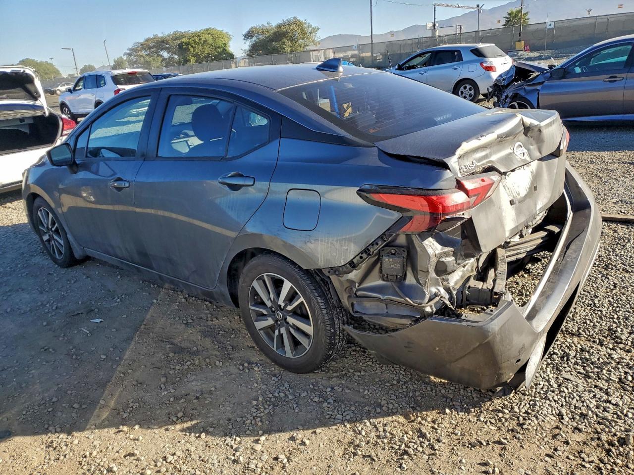 2021 NISSAN VERSA SV photo 2