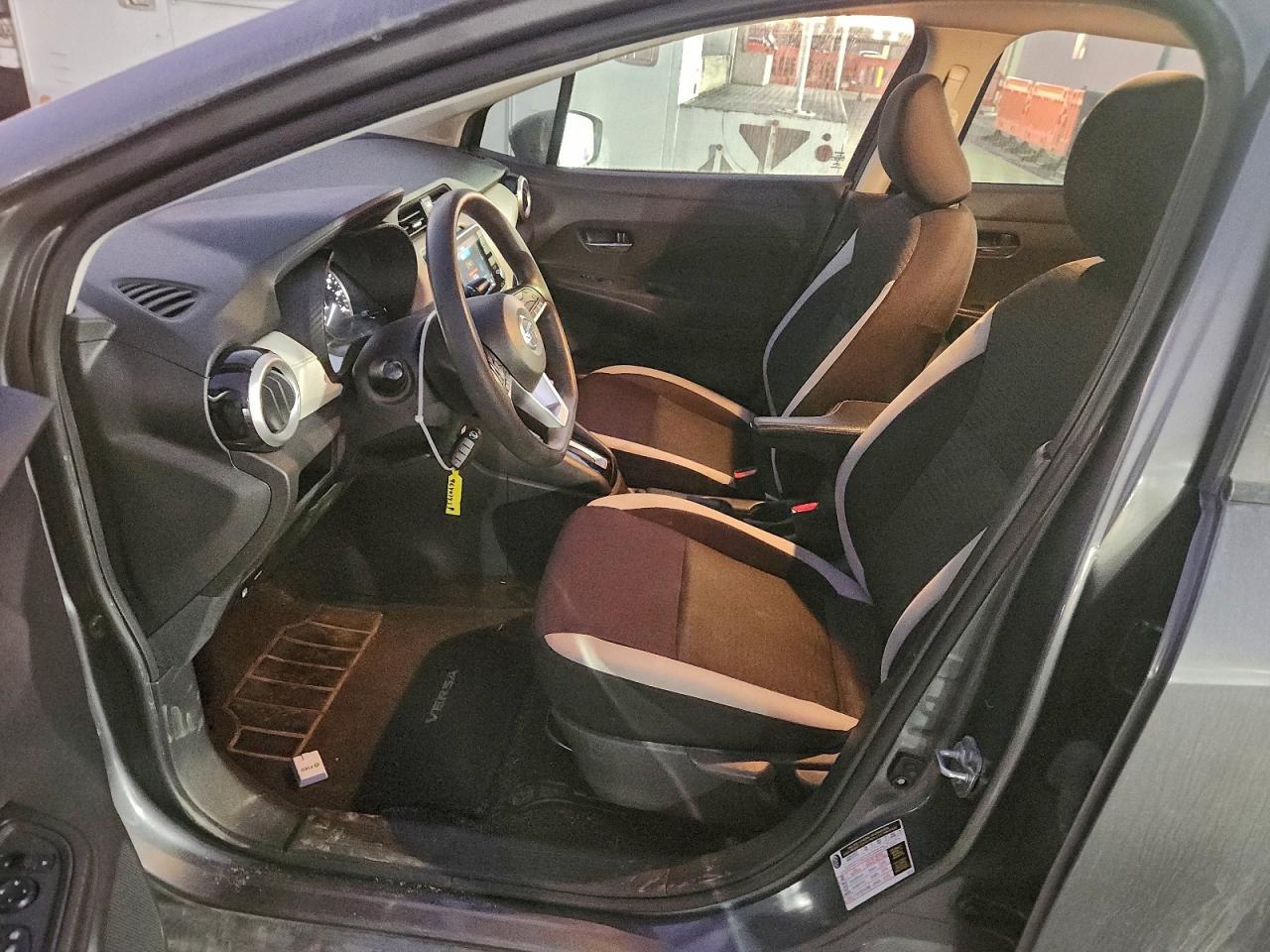 2021 NISSAN VERSA SV photo 7