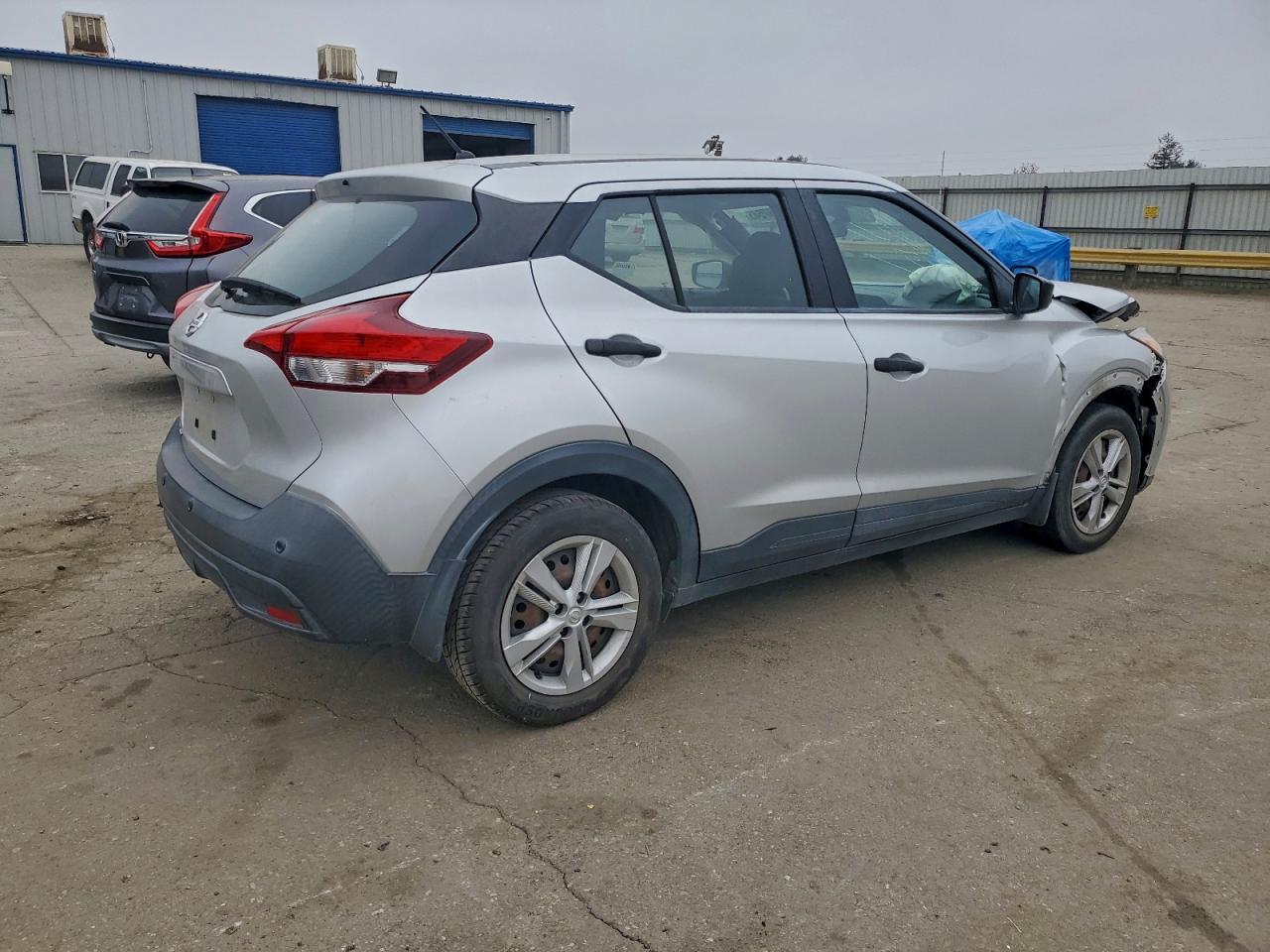 2020 NISSAN KICKS S photo 3