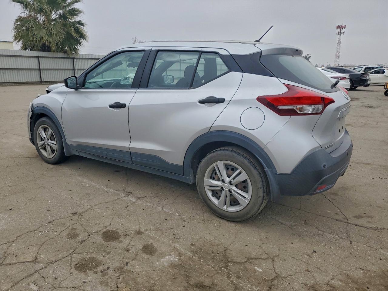 2020 NISSAN KICKS S photo 2