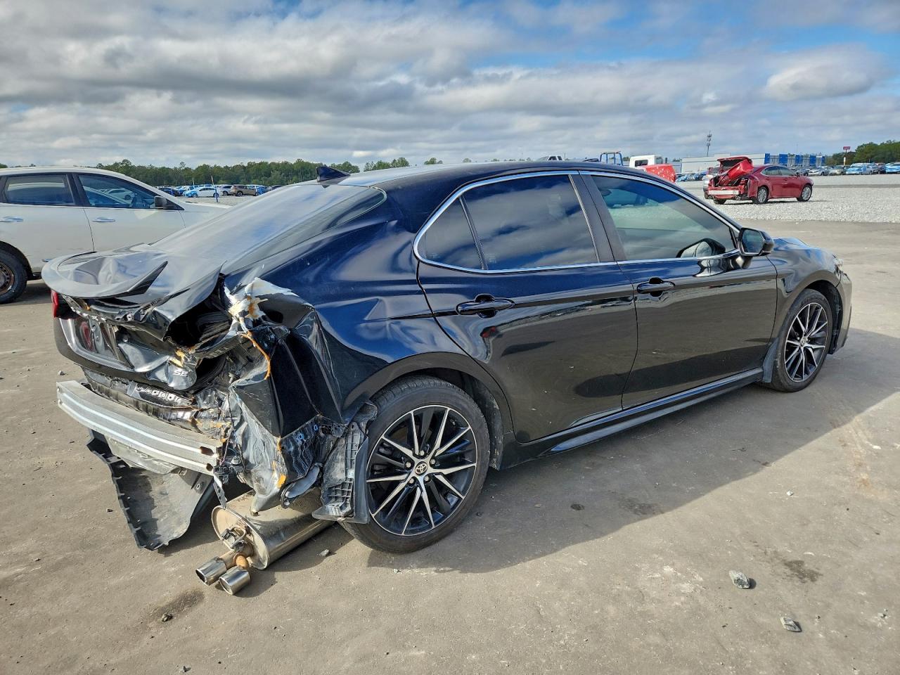 2021 TOYOTA CAMRY SE photo 3