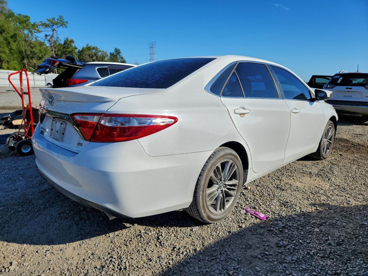 2016 TOYOTA CAMRY LE photo 3