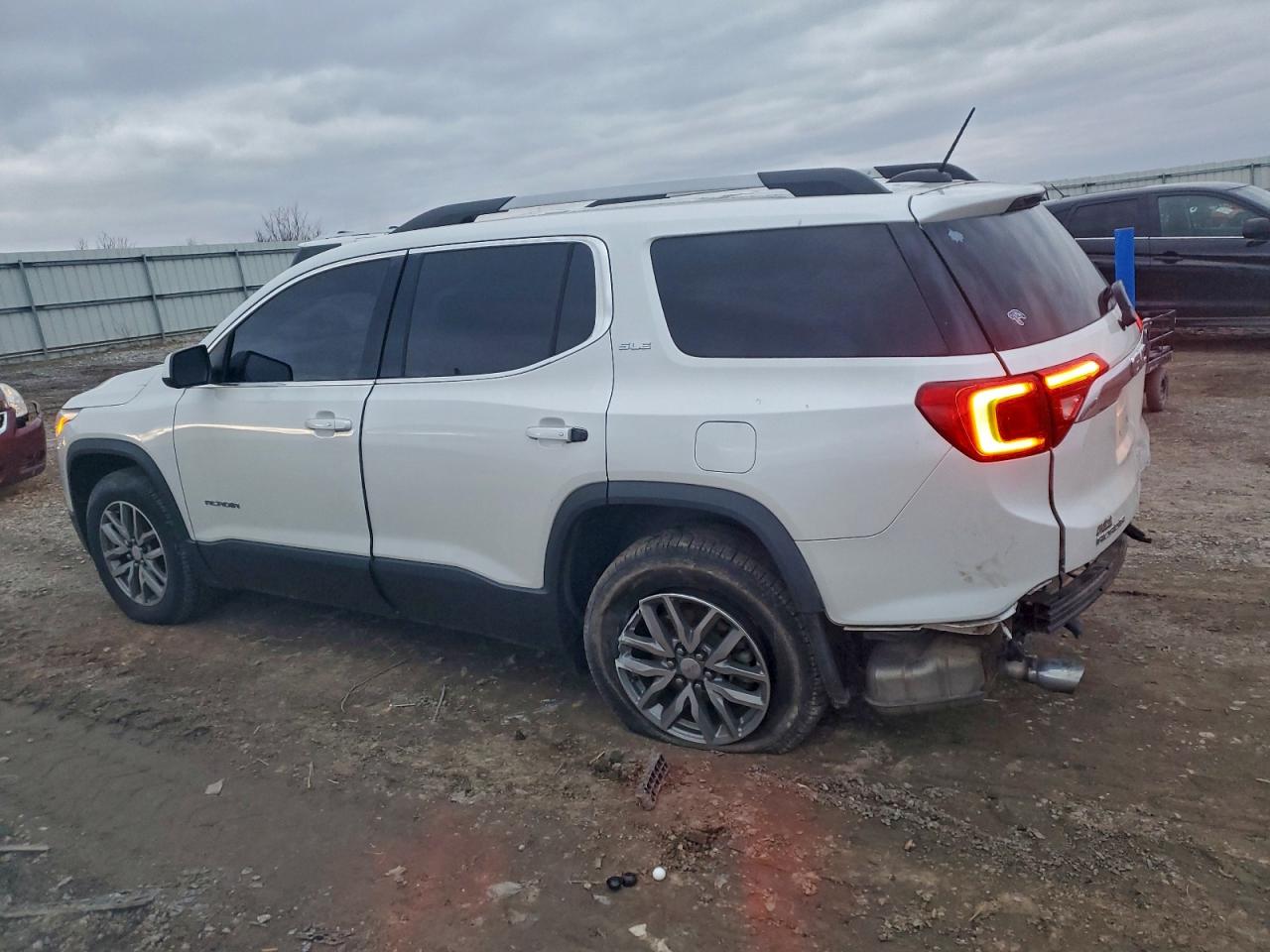 2017 GMC ACADIA SLE photo 2