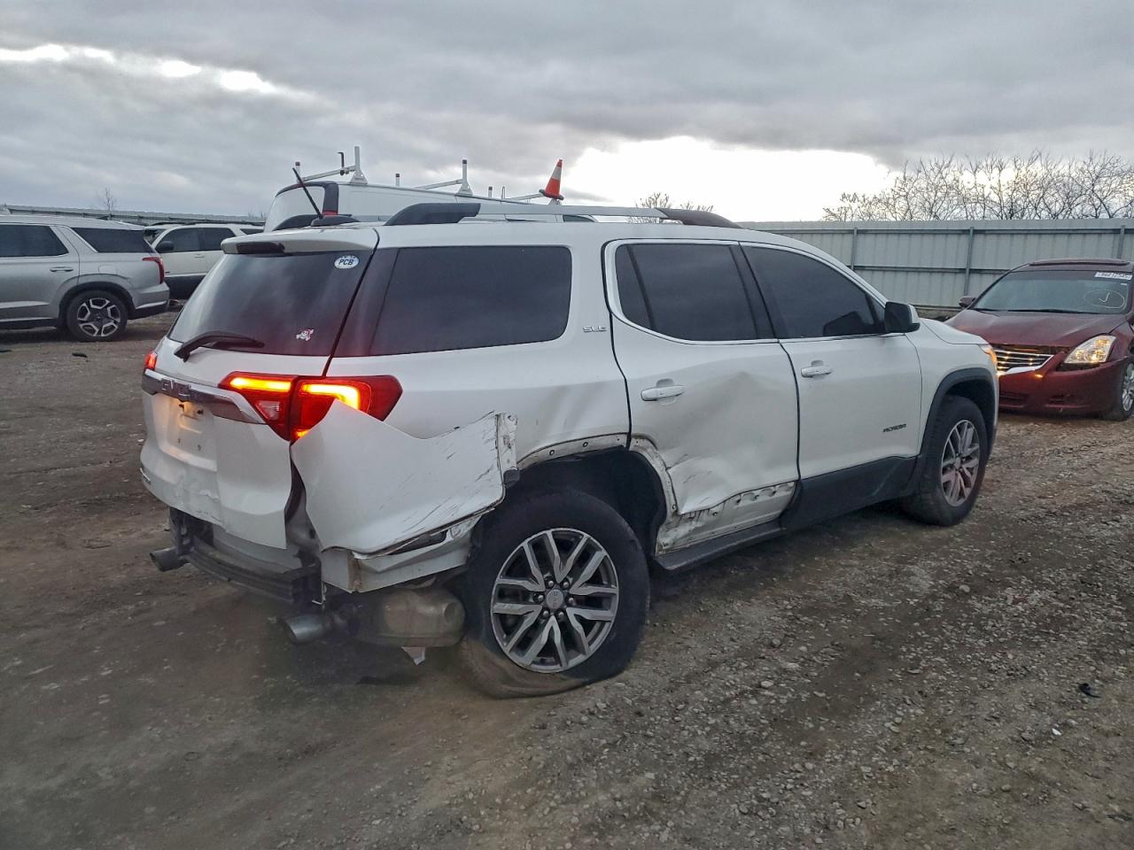 2017 GMC ACADIA SLE photo 3
