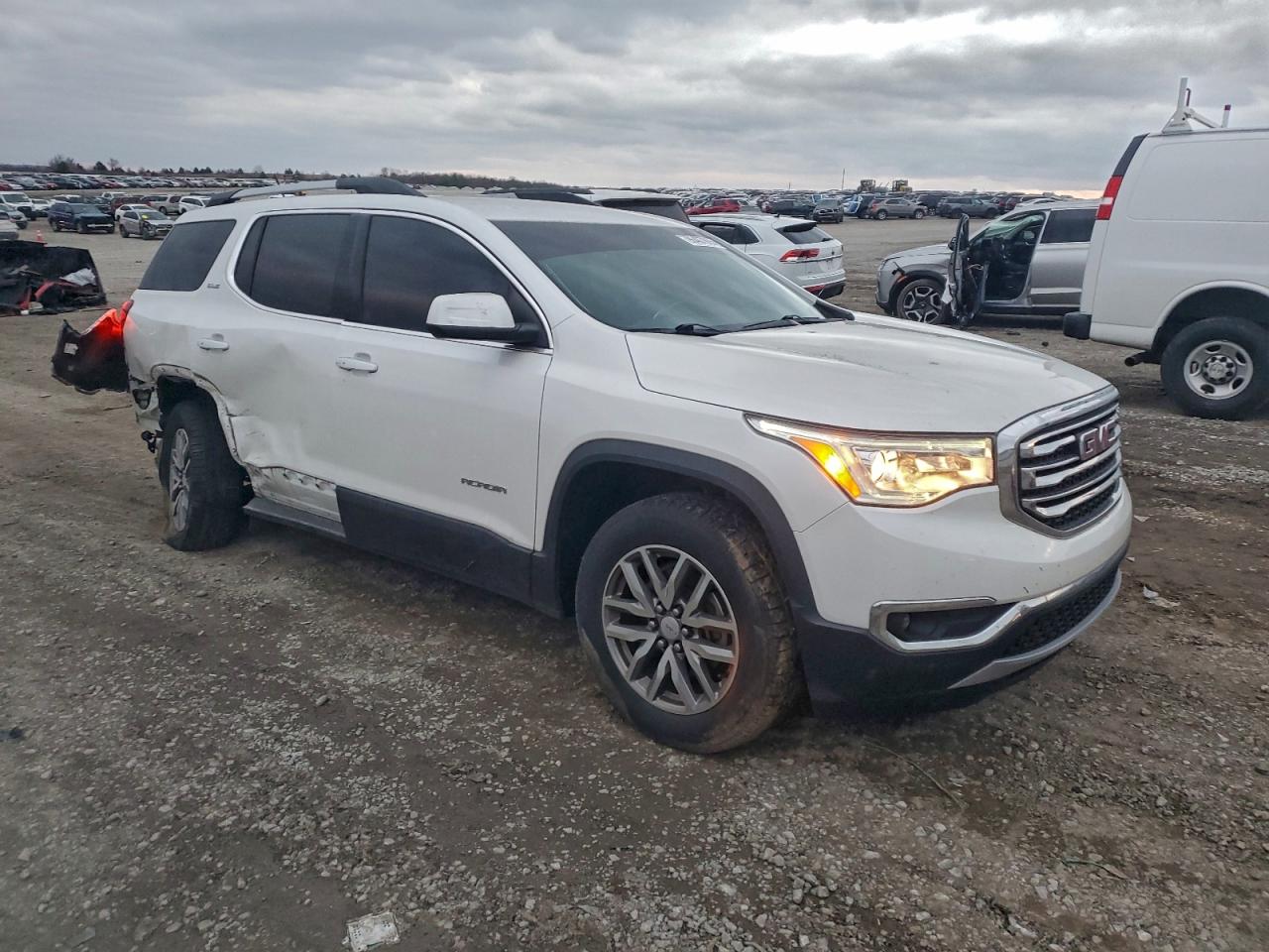 2017 GMC ACADIA SLE photo 4