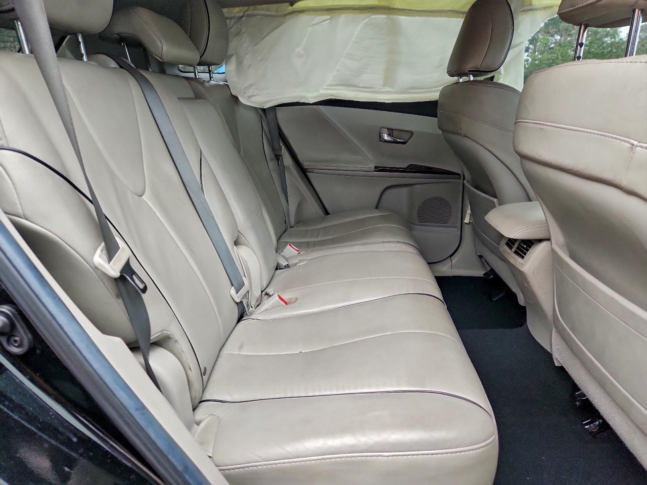 2012 TOYOTA VENZA LE photo 11