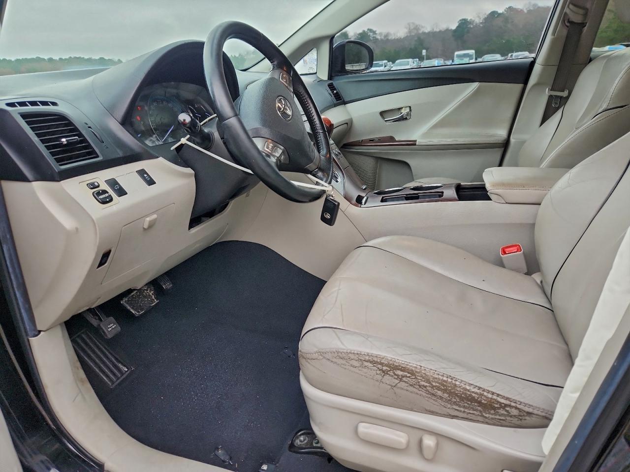 2012 TOYOTA VENZA LE photo 7