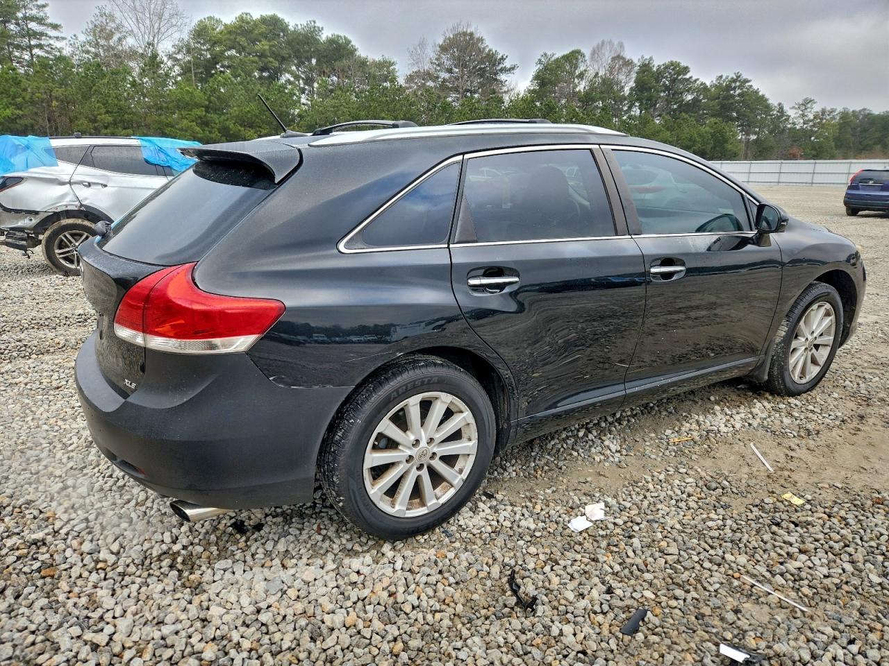 2012 TOYOTA VENZA LE photo 3