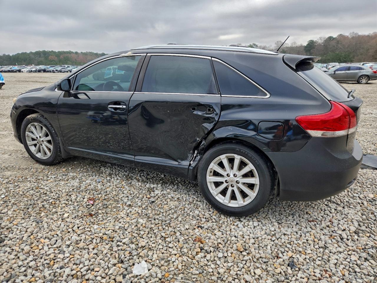2012 TOYOTA VENZA LE photo 2