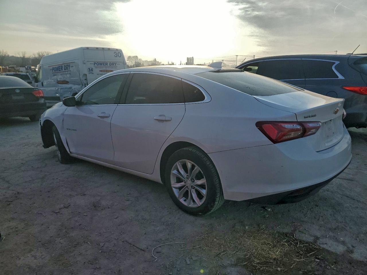 2021 CHEVROLET MALIBU LT photo 4