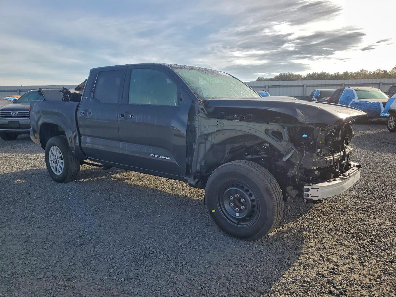 2025 TOYOTA TACOMA DOUBLE CAB photo 4