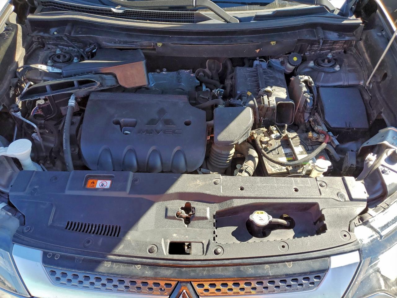2019 MITSUBISHI OUTLANDER SE photo 12