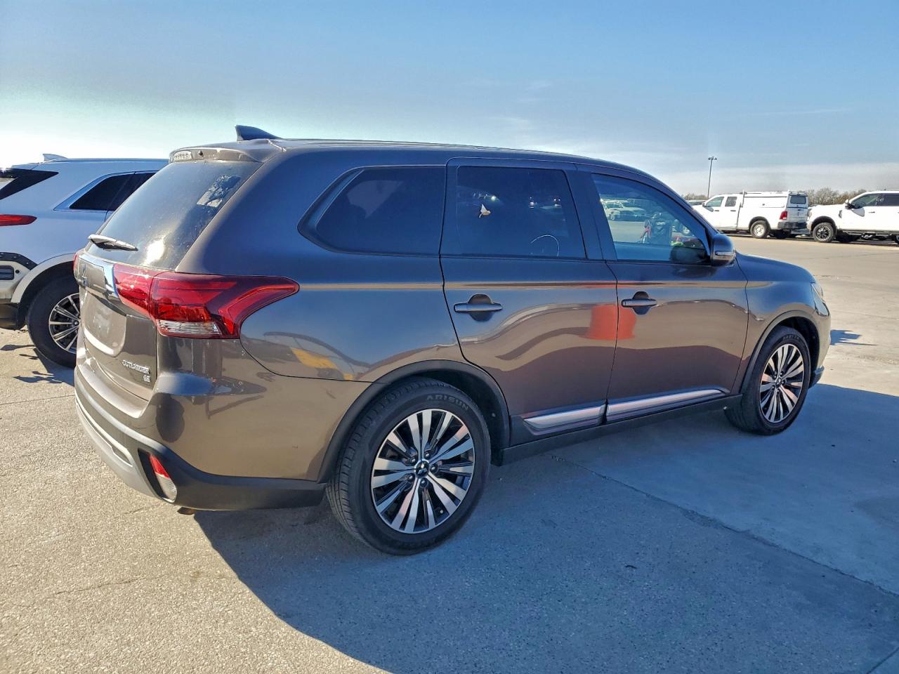 2019 MITSUBISHI OUTLANDER SE photo 3