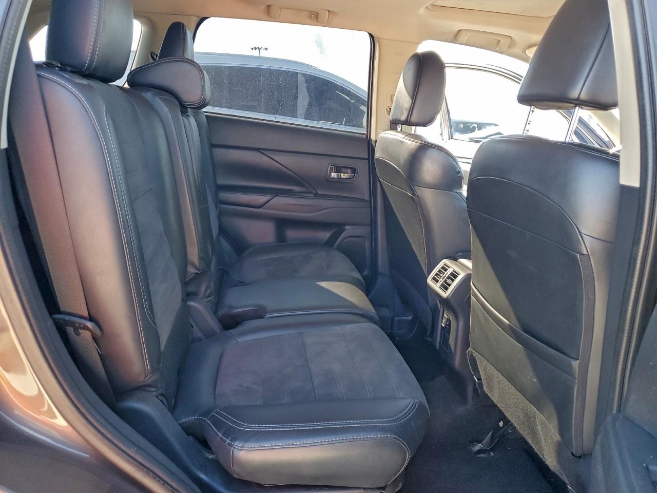 2019 MITSUBISHI OUTLANDER SE photo 11