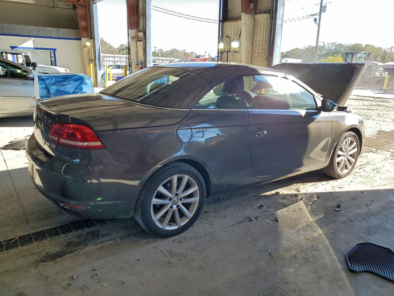 2012 VOLKSWAGEN EOS KOMFORT photo 3