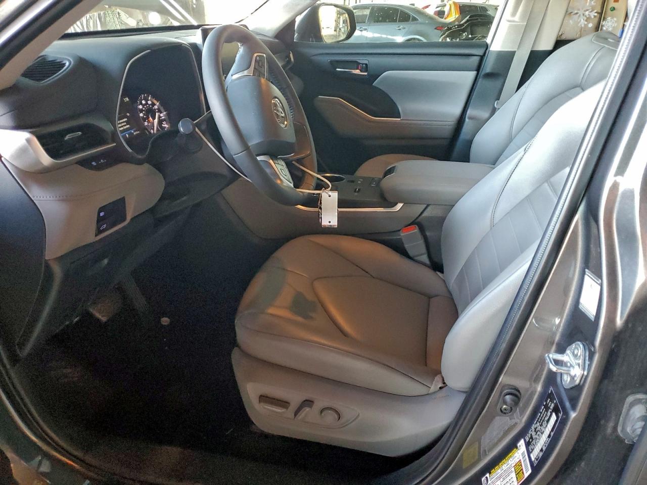 2022 TOYOTA HIGHLANDER XLE photo 7