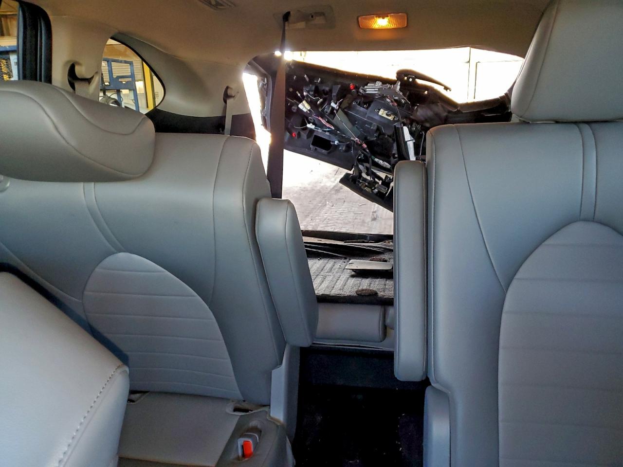 2022 TOYOTA HIGHLANDER XLE photo 10