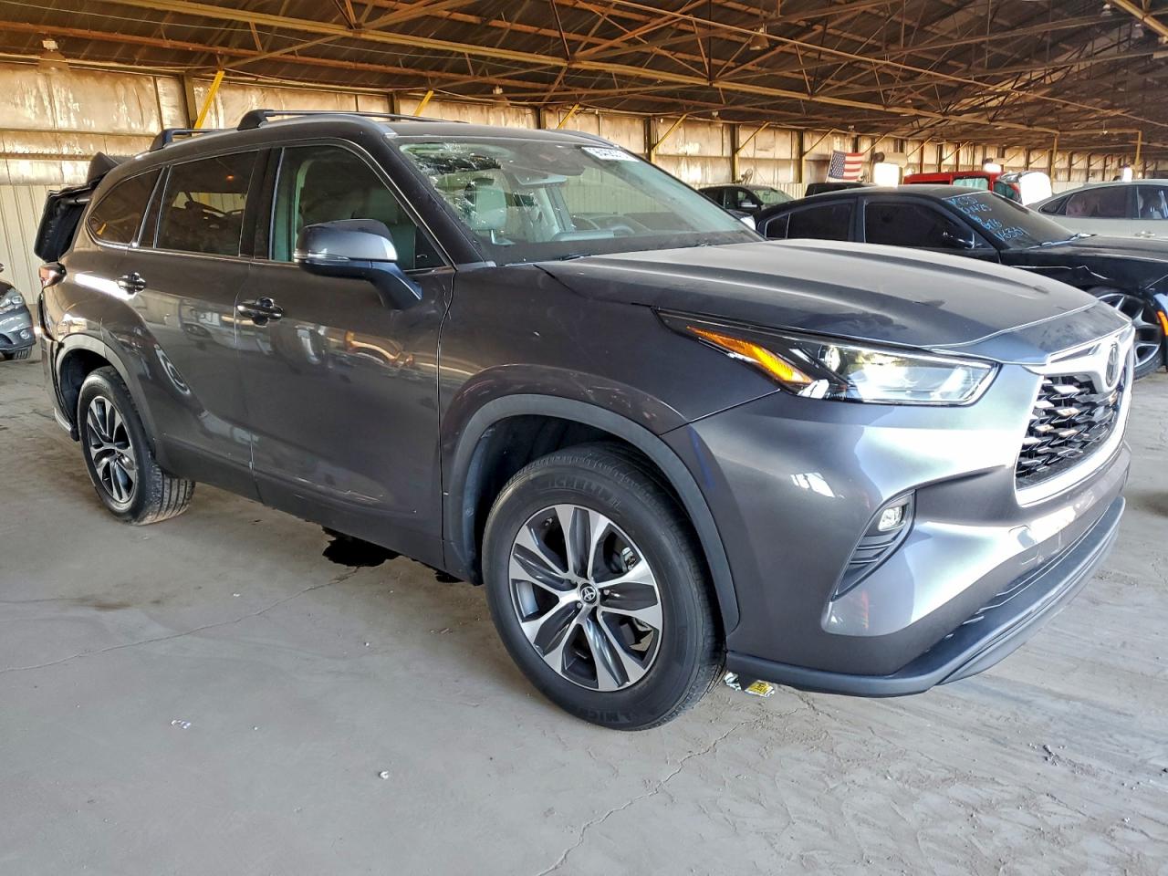 2022 TOYOTA HIGHLANDER XLE photo 4