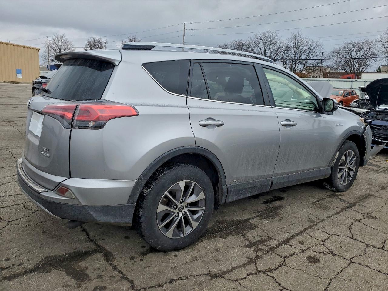 2017 TOYOTA RAV4 HV LE photo 3