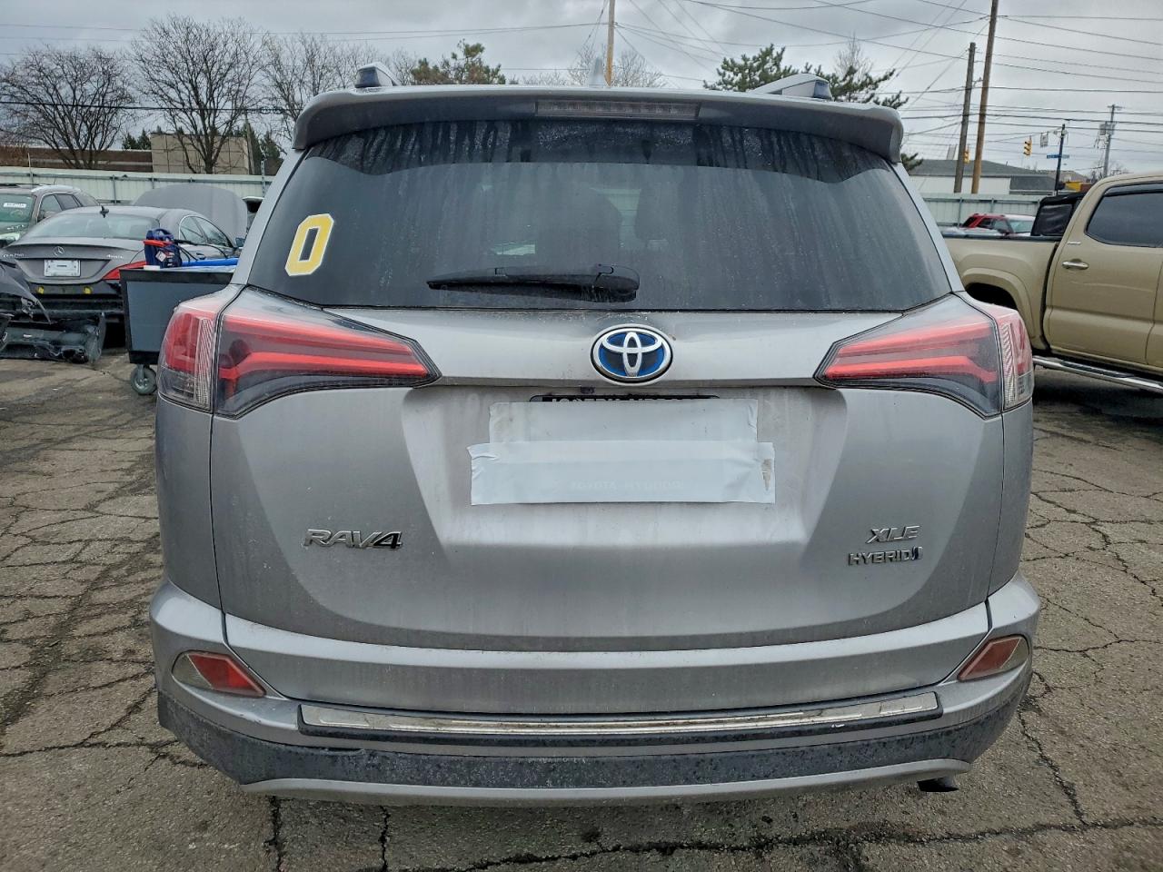 2017 TOYOTA RAV4 HV LE photo 6