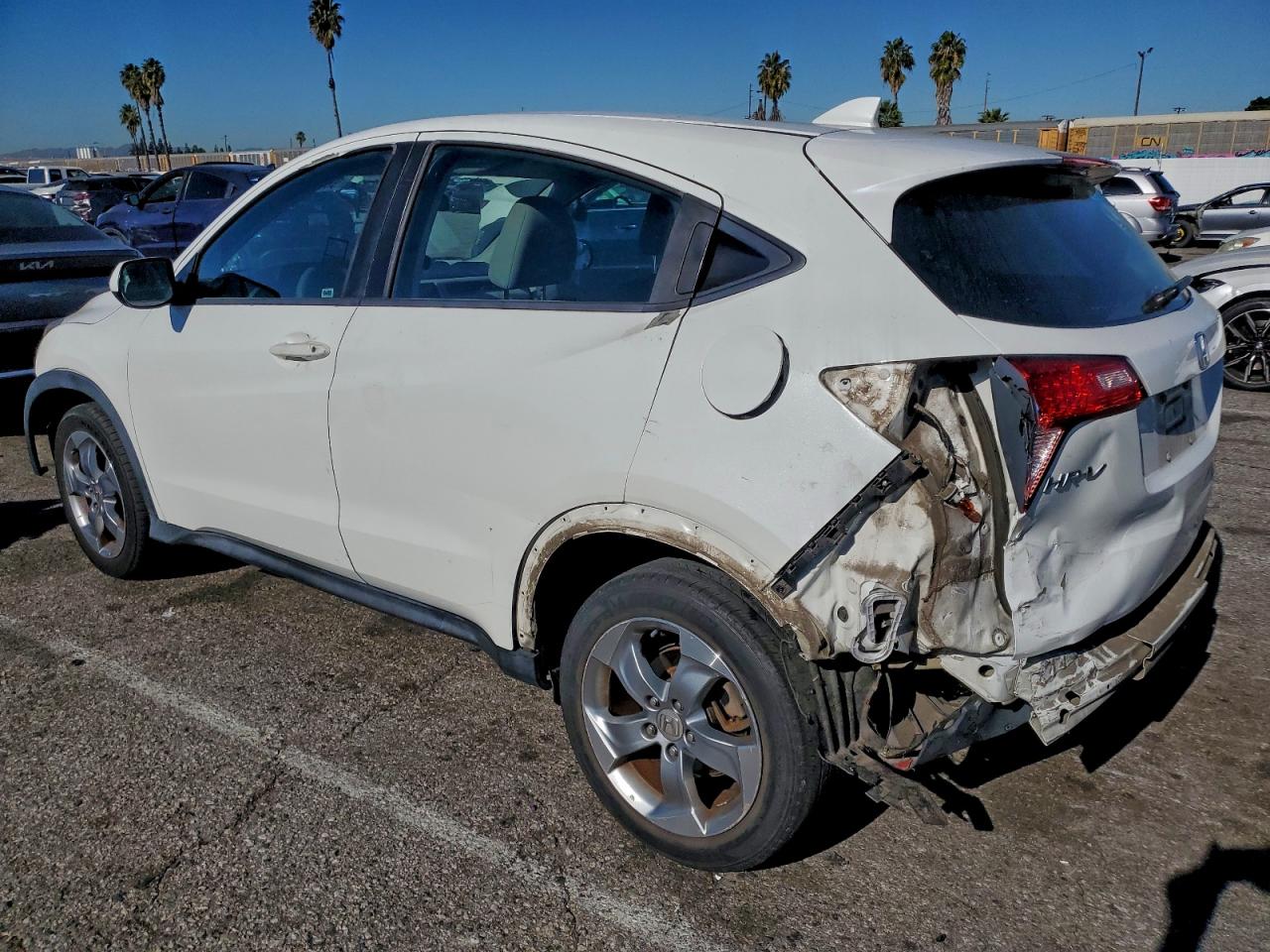 2016 HONDA HR-V LX photo 2