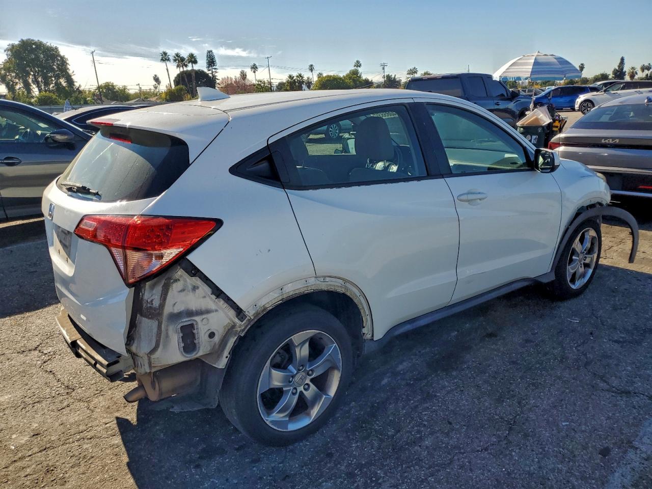 2016 HONDA HR-V LX photo 3